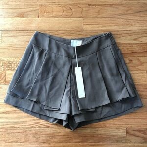 Line & Dot Pleated Shorts Taupe/ Brown/ Grey XS
